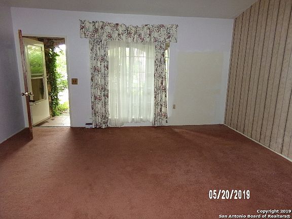4th image of 7806 Village Oak Dr