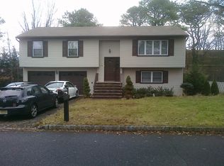 24 Sherwood Ln, Old Bridge, NJ 08857