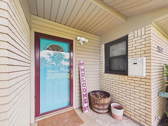 2nd image of 2517 9th Ave