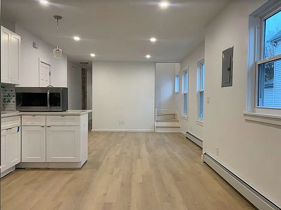 2nd image of 21 Eldridge St #L
