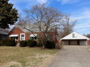 1821 Lewiston Dr, Louisville, KY 40216