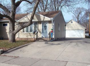676 14th St NE, Mason City, IA 50401