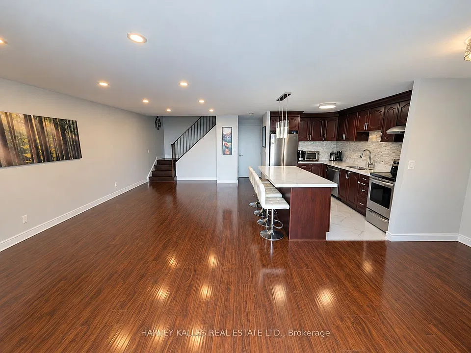 3025 The Credit Woodlands #412