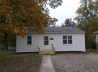 1664 S Sharp Ave, Marshall, MO 65340