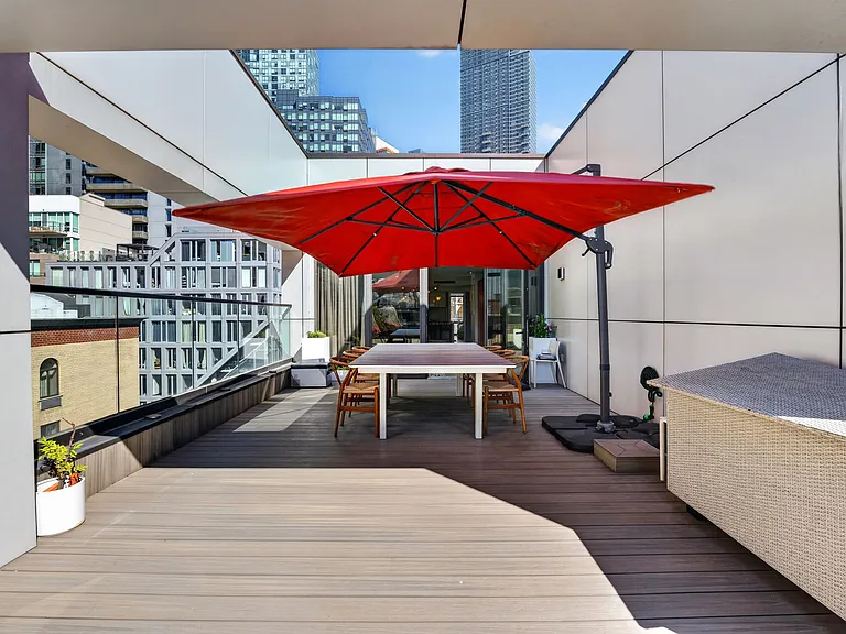 24-12 42nd Rd #Penthouse 8A — Photo 15