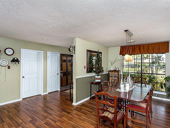 5th image of 415 Desert Willow Dr