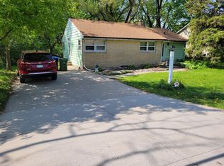 174 Minnesota Ave, Roseville, MN 55113