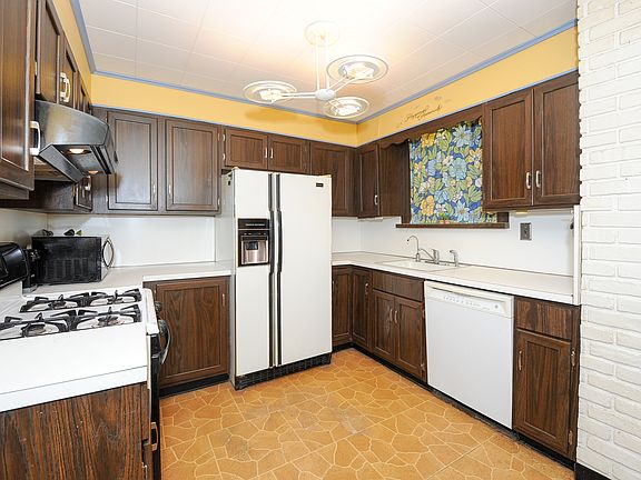 5th image of 576 Bloomfield Ave