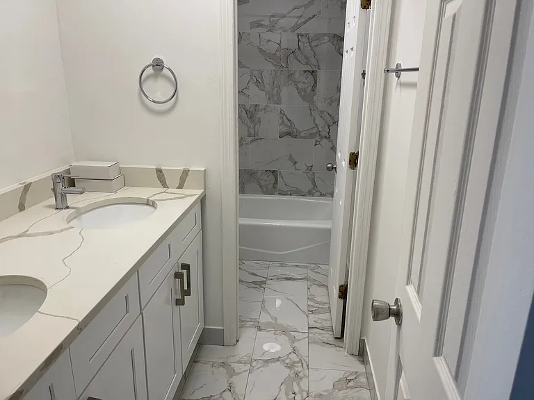 248 W 14th St #4 — Photo 4