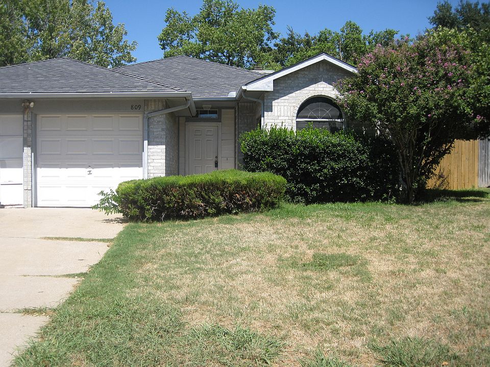 1st image of 809 Quail Brook Dr