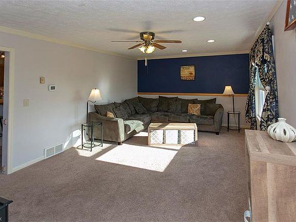 3rd image of 3014 Broadway Ave