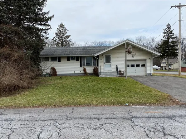 5887 W Pine Grove Rd, Cicero, NY 13039