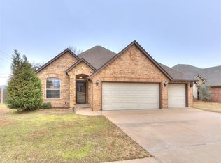 12141 SW 12th St, Yukon, OK 73099