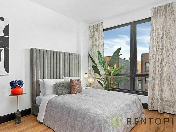 5th image of 533 Franklin Ave #7B