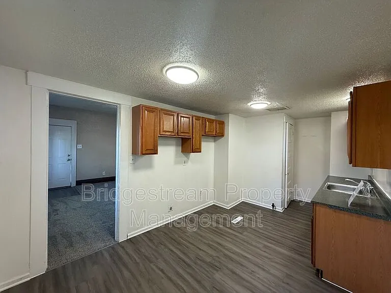 200 Hart St — Photo 6