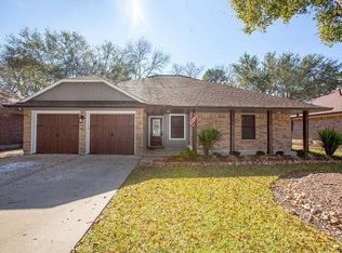 76 Alexander Ct, Angleton, TX 77515