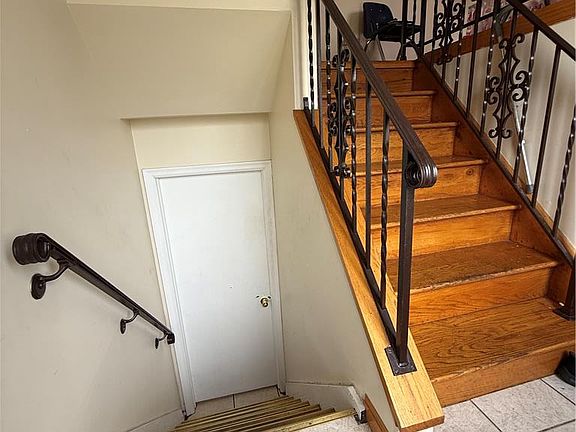 2nd image of 1150 Ridge