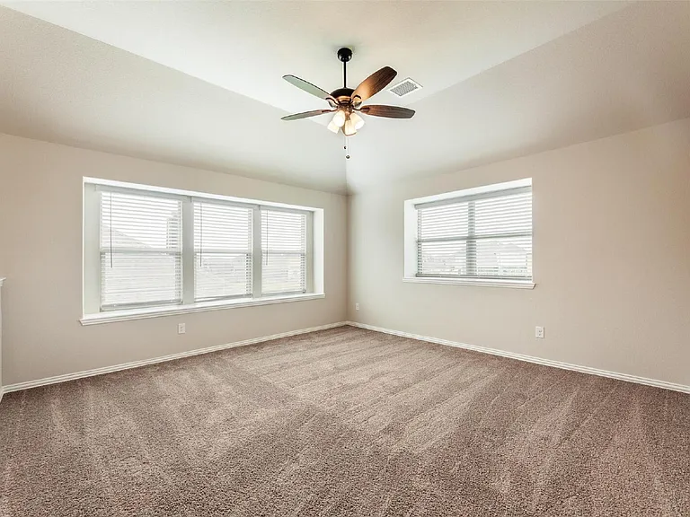 1304 Lancaster Dr — Photo 23