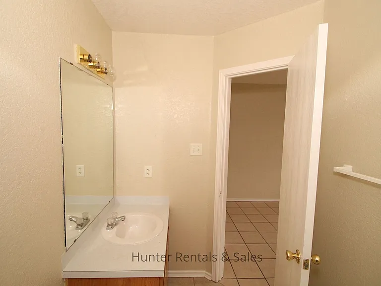4504D Jeff Scott Dr — Photo 7