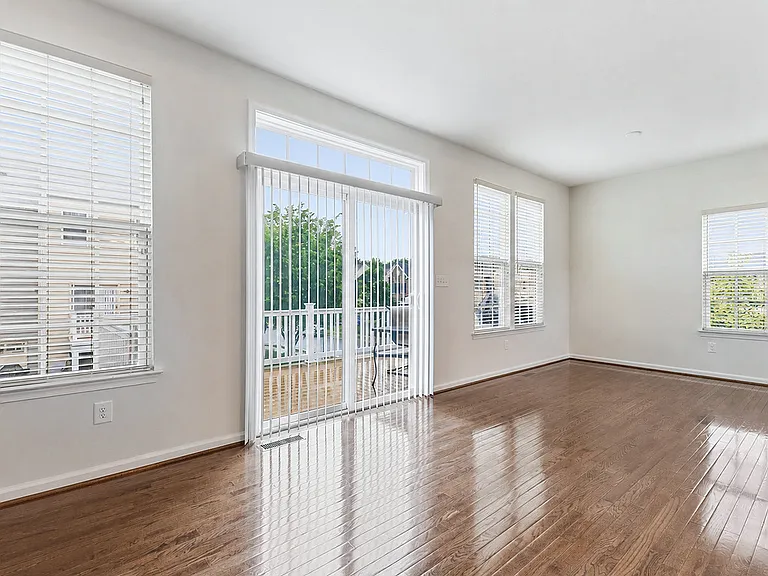 25707 Bishop Grove Ter — Photo 5
