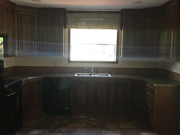 3rd image of 15 Deer Hill Ln