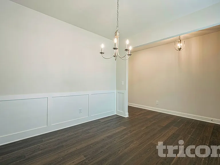 431 Curlin Ct — Photo 9