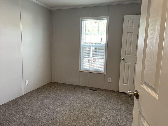 5th image of 1829 Carmel Dr #96