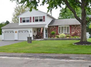 6 Amy Marie Ct, Albany, NY 12205