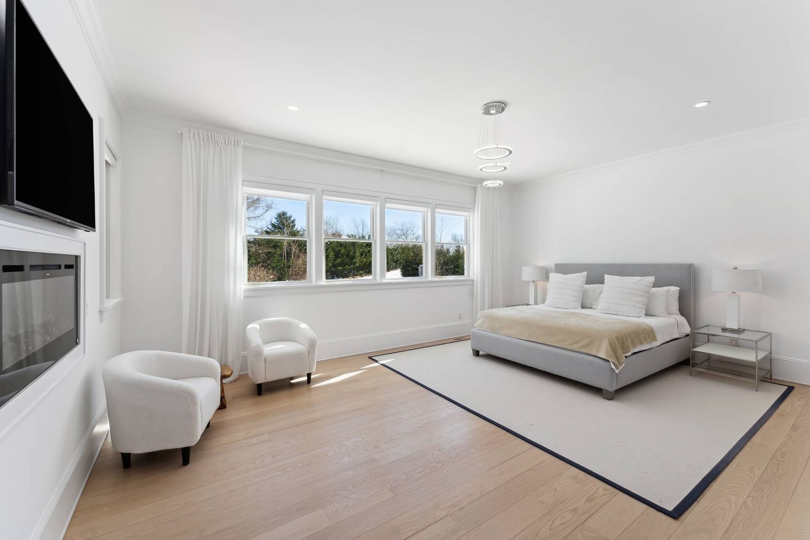  Main Floor Junior Primary with ensuite