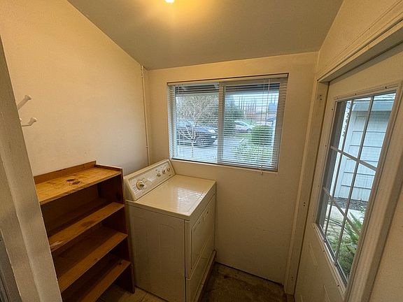 5th image of 2412 Loma Vista Dr
