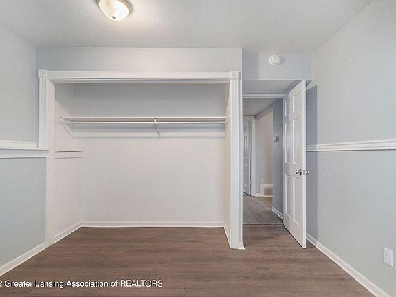 5th image of 858 E Greenlawn Ave #A