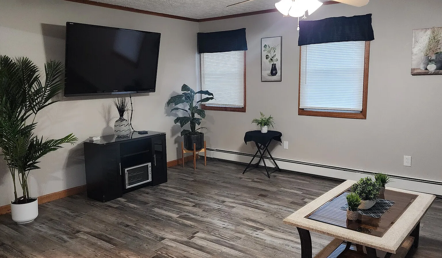 Perfect Location in a Quiet & Safe Neighborhood. 2 Bedroom Apartment — Photo 3