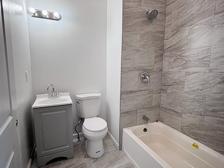 788 E 18th St #3 — Photo 3