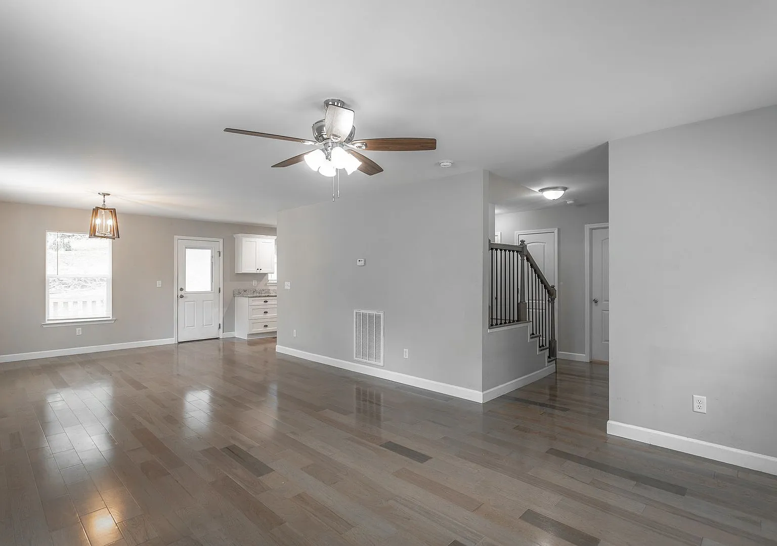 3 Bedroom Home Near Northshore and Red Bank | Back Deck & Spacious Yard — Photo 4