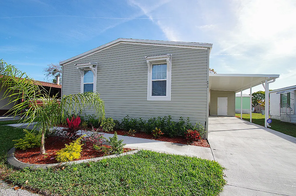 4 bed, 2.0 bath, 1568 sqft, $1,899 — Photo 1