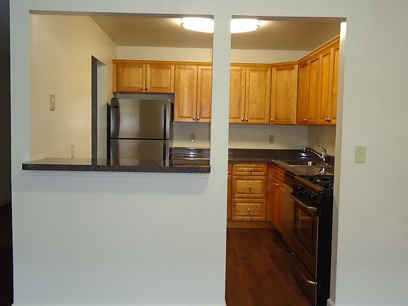 3rd image of 15 Kensington Cir APT C