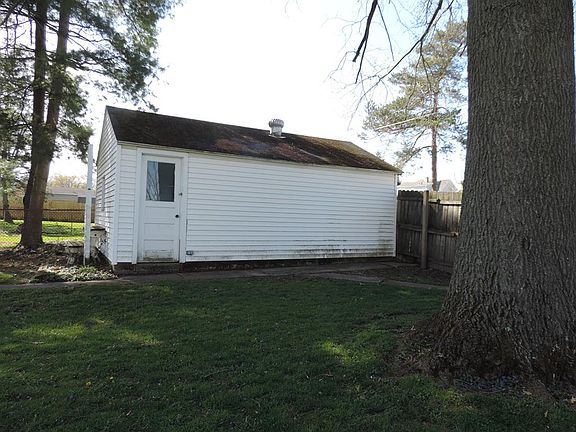 5th image of 22 W Park Dr