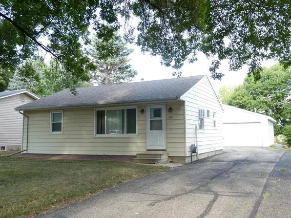 1145 Lakeview Ave, Windom, MN 56101