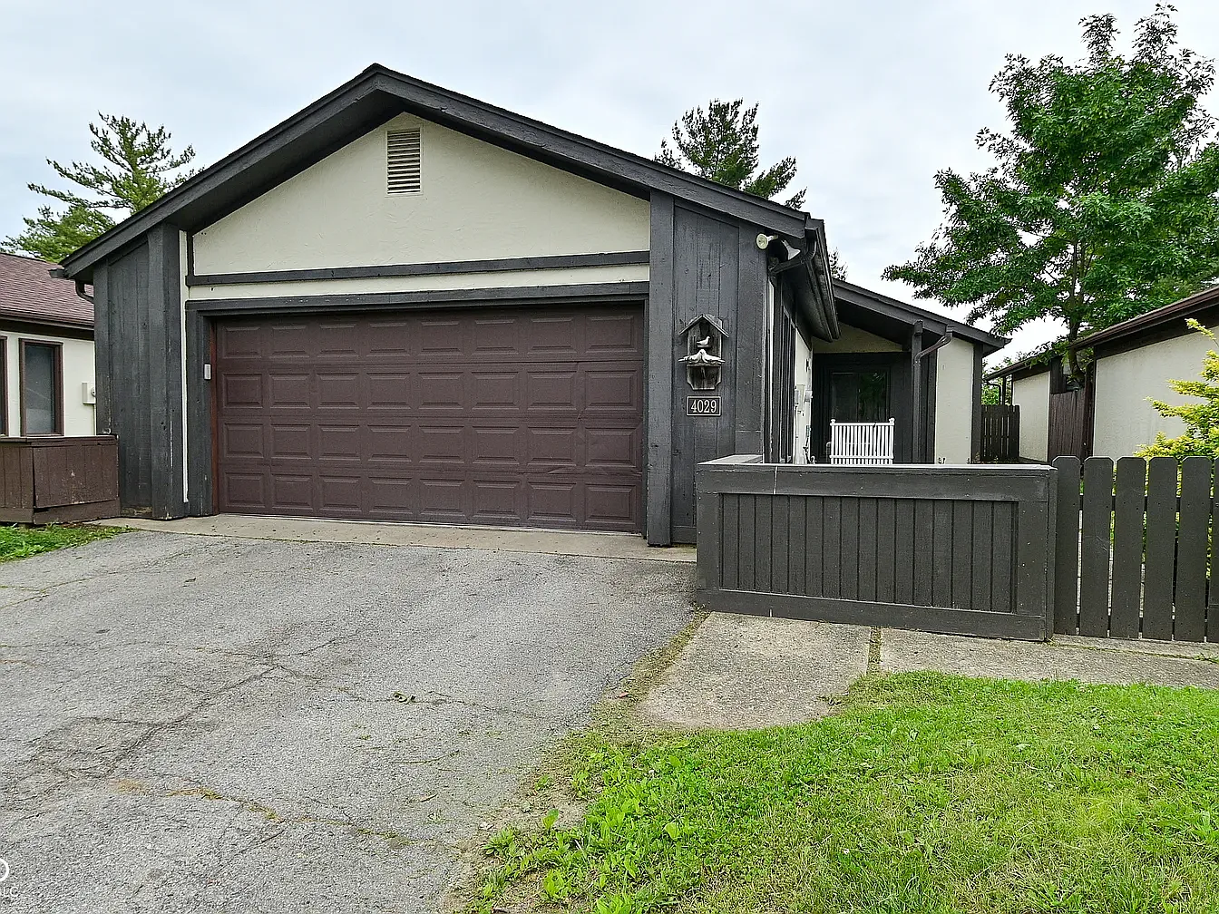 2 bed, 1198 sqft, $1,900 — Photo 1