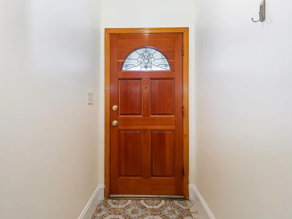 335 Salem St #2