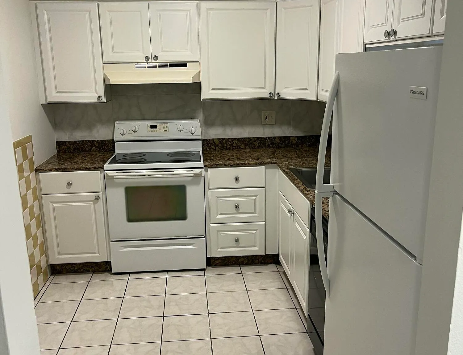 2 bed, 2.0 bath, 950 sqft, $1,800 — Photo 2