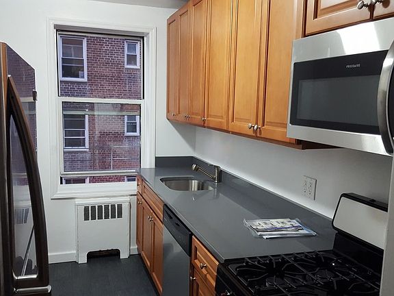 3rd image of 3334 77th St APT 4B