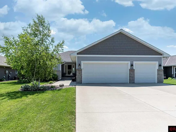 333 Torrey Pines Dr, Mankato, MN 56001