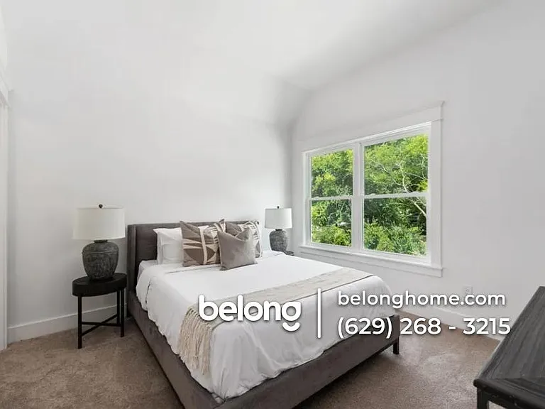802 Briar Cir — Photo 3
