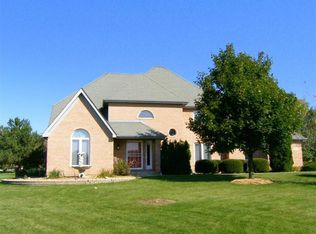 7N065 Willowbrook Dr, St Charles, IL