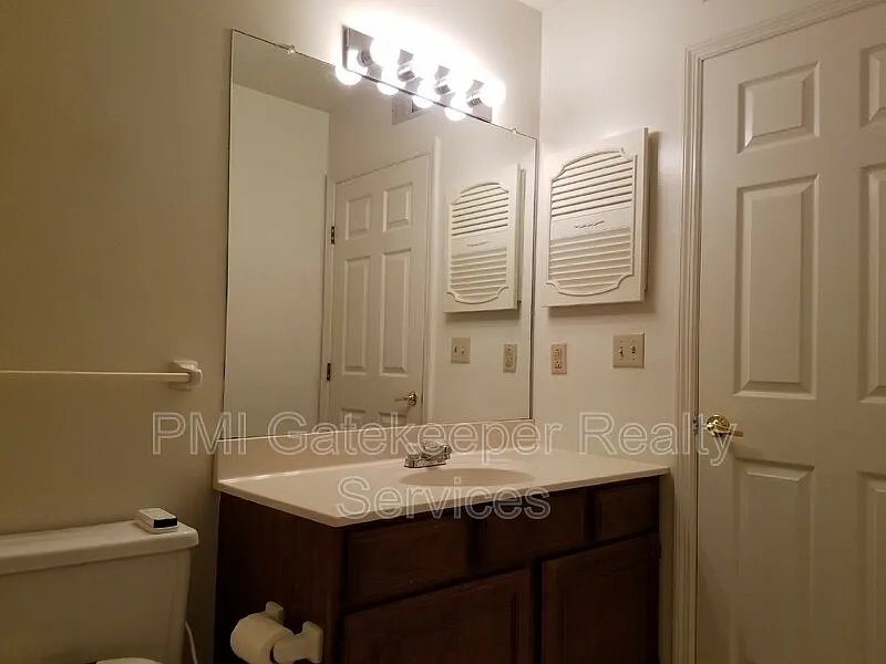 Building Photo - 10555 Montgomery Rd #26