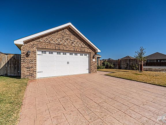 3rd image of 2 Berkshire Cir