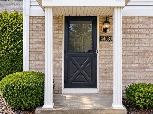 44633 N Bunker Hill Dr, Clinton Township, MI 48038