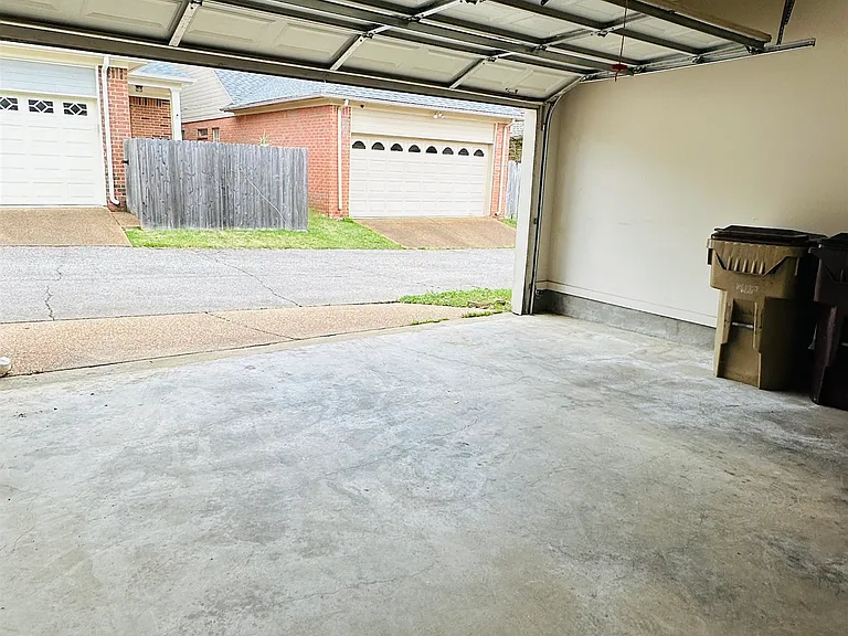 596 Ashley Glen Cir W — Photo 25