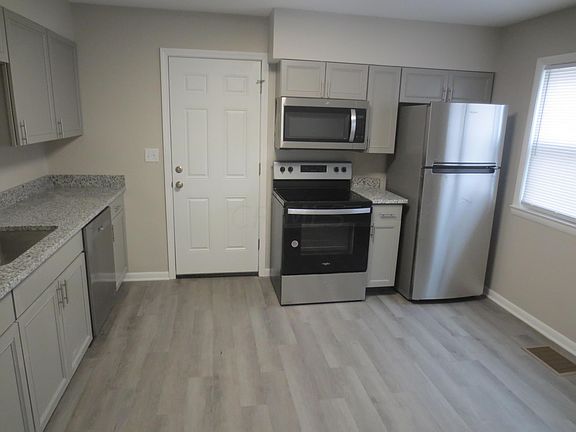 4th image of 3285 Dresden St